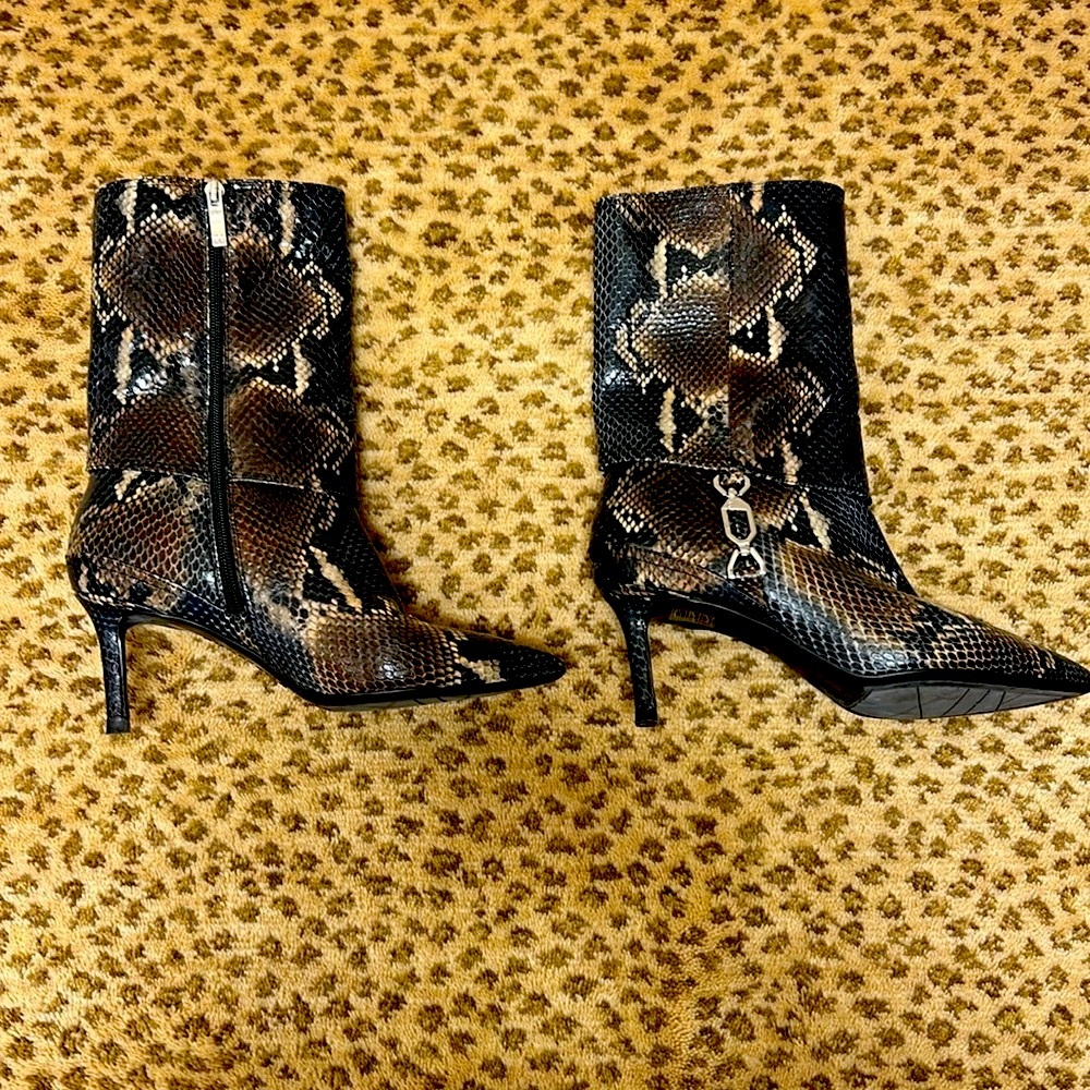 Aquatalia leather booties, great condition